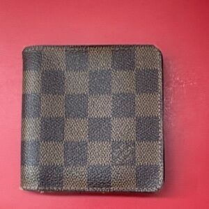 Louis Vuitton men’s bifold Damier Wallet authentic